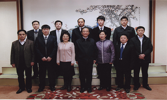 918博天堂集团董事长由丽华与温总理等领导座谈《政府工作报... 